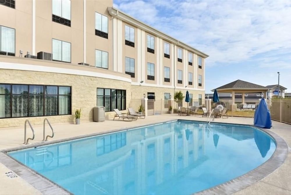 Holiday Inn Express Hotel Suites Schulenburg 6/71