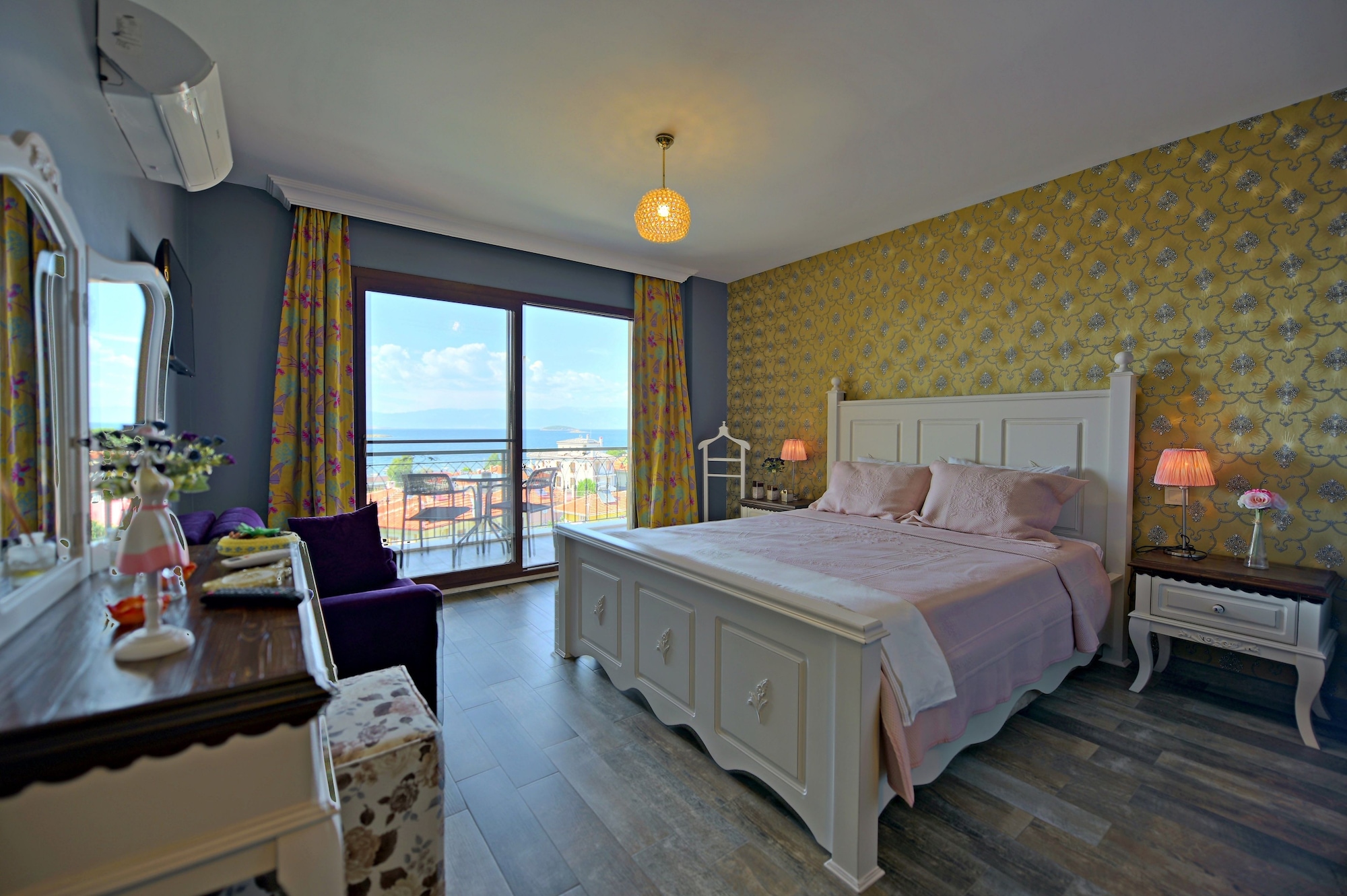 DELUXE, DOUBLE BED, SEA VIEW
