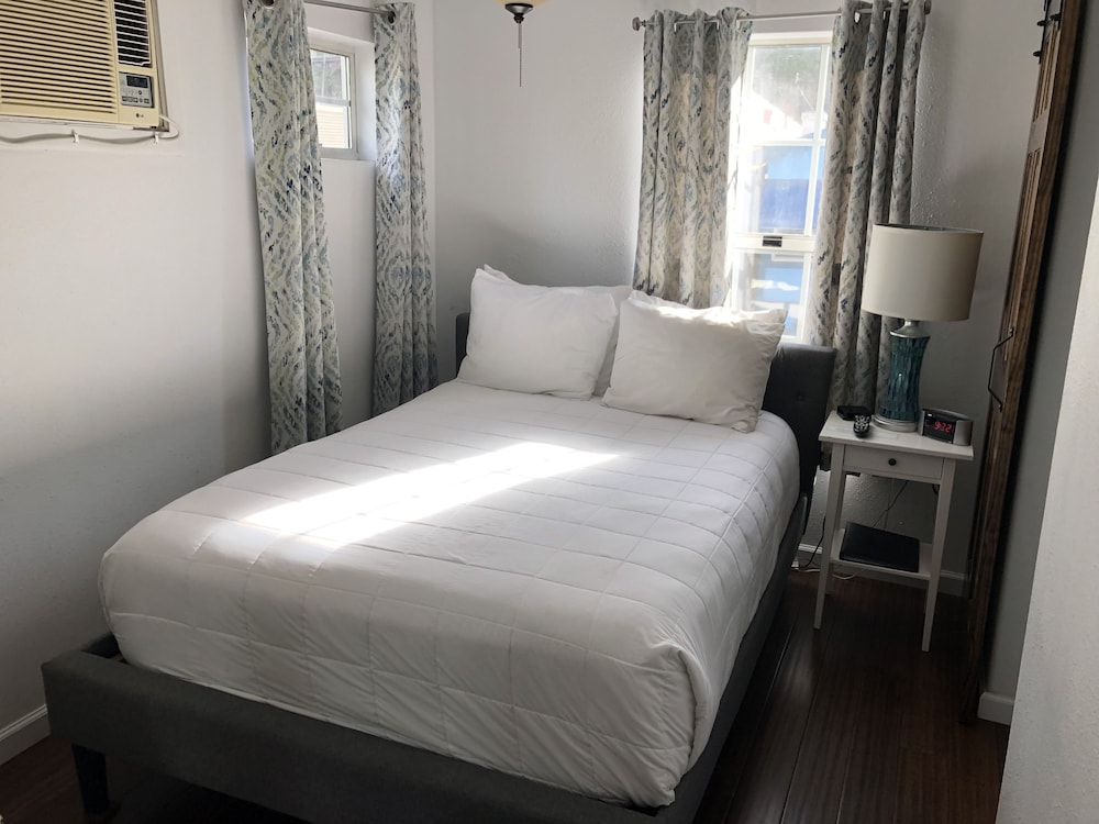 Dolphin, Double Bed