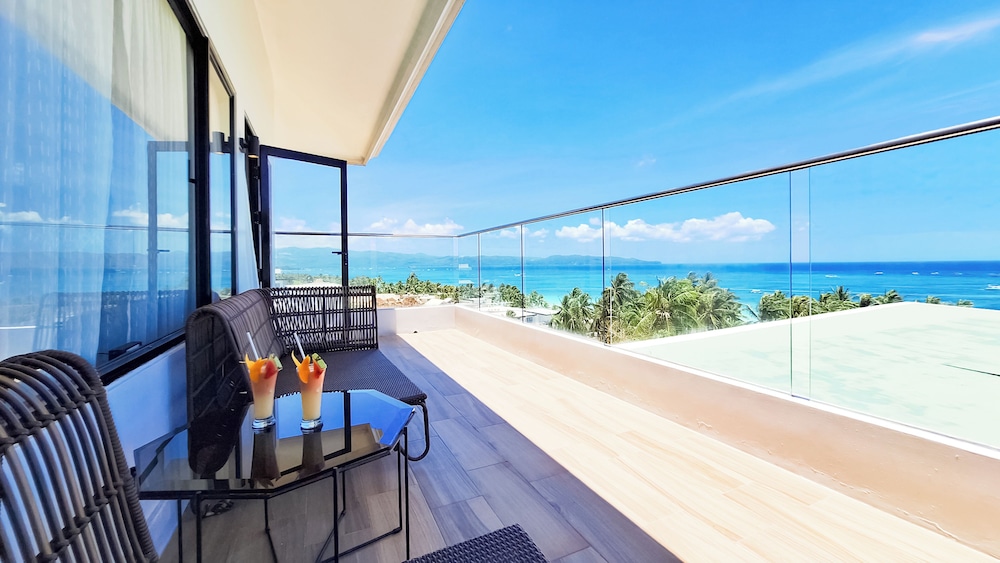 Pinnacle Boracay 32/67