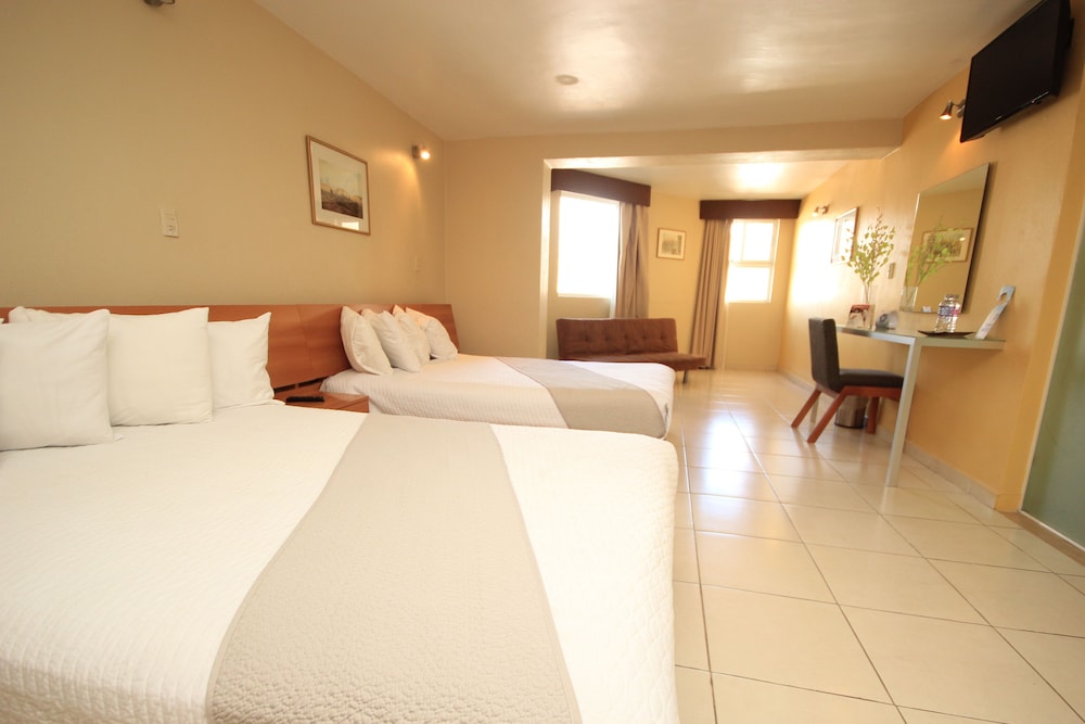 Room, 2 Double Beds, City View
