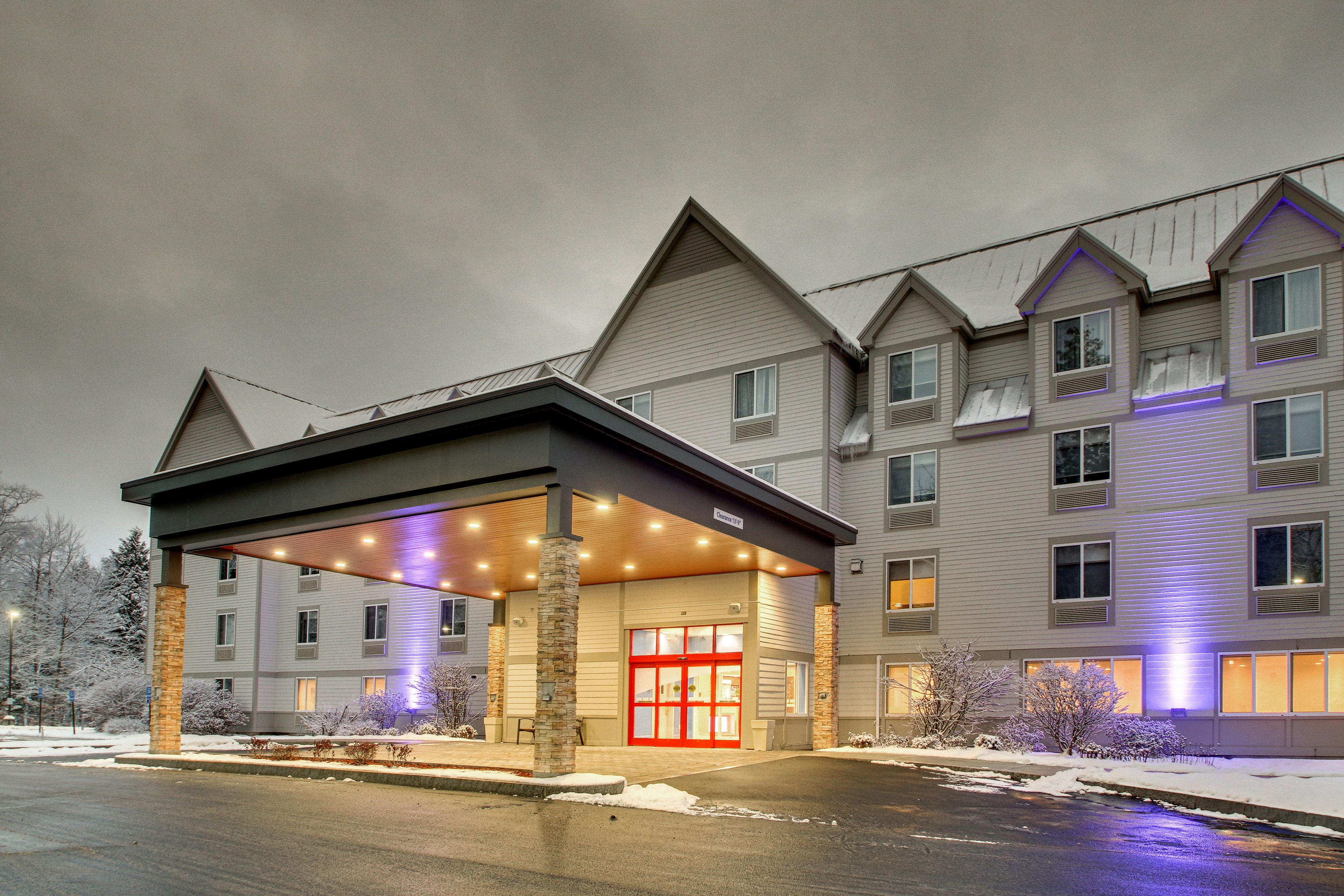 Holiday Inn Express & Suites Lincoln East - White Mountains 3/47
