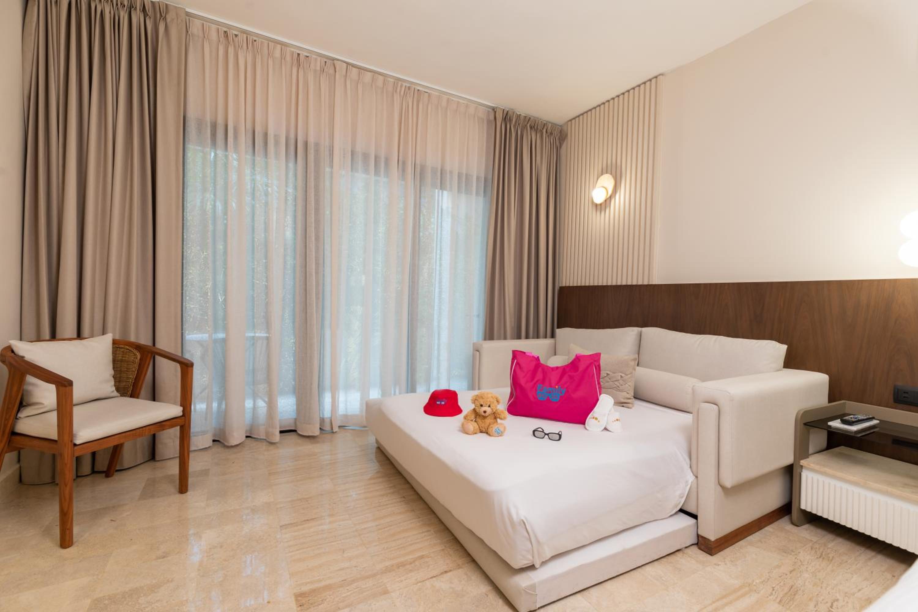 Suite, Beach Front