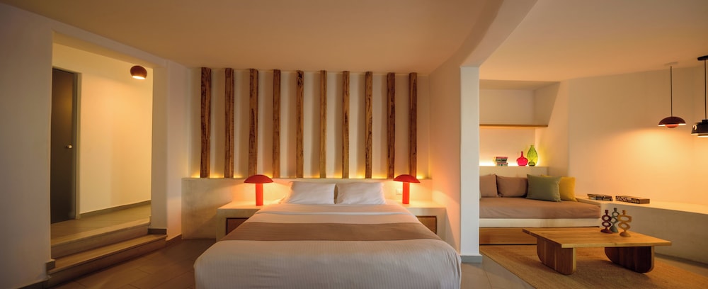 Neptune Luxury Spa Suites 25/72