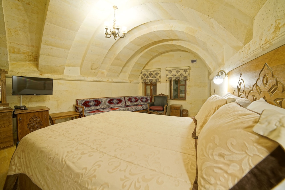 FAMILY SUITE, MULTIPLE BEDS, GARDEN VIEW