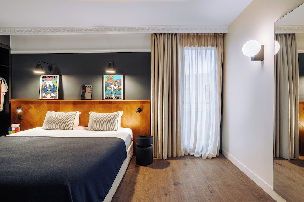 Superior, Queen Bed