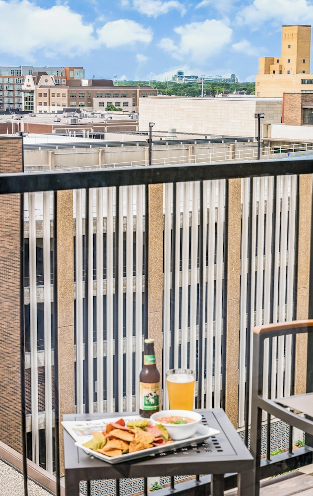 HYATT REGENCY GREEN BAY 43/59