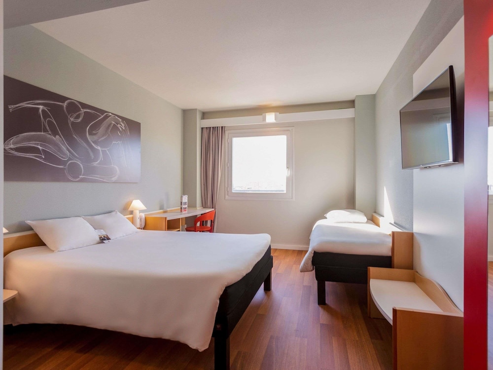 Ibis Elche 30/76