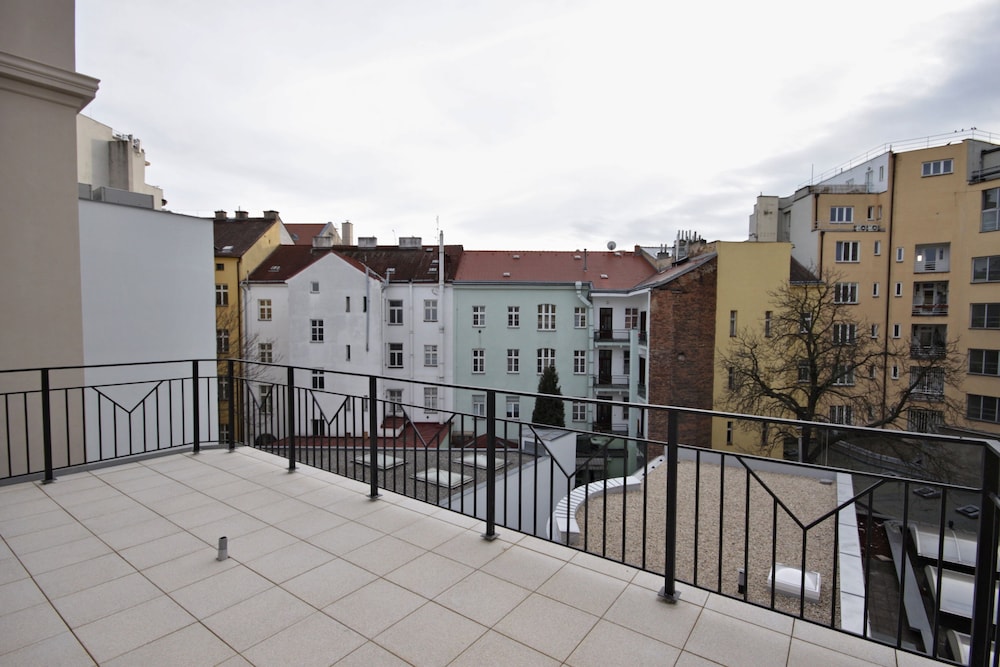 Elizabeth Suites 6/50