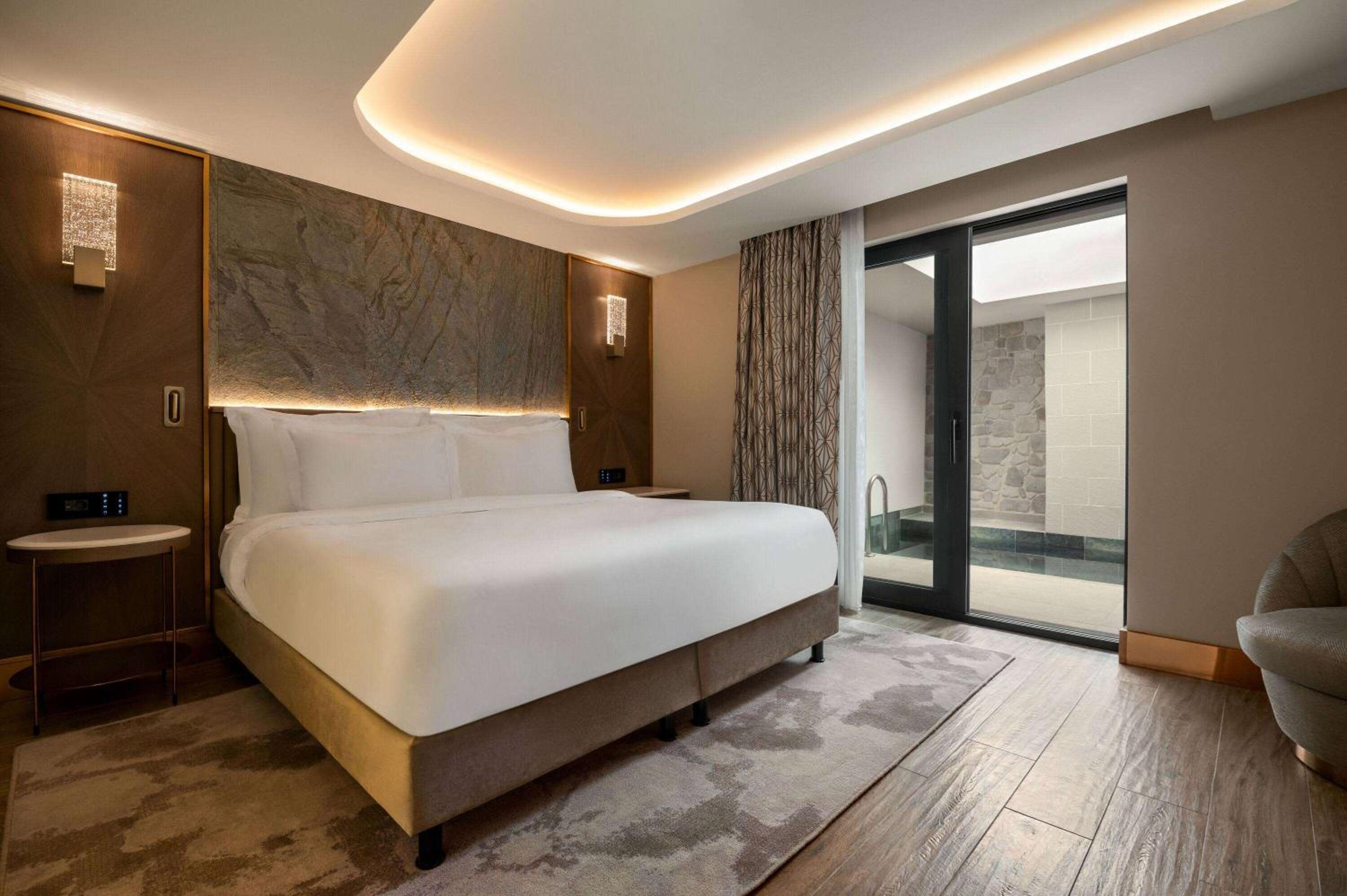 Executive, Suite, with Pool