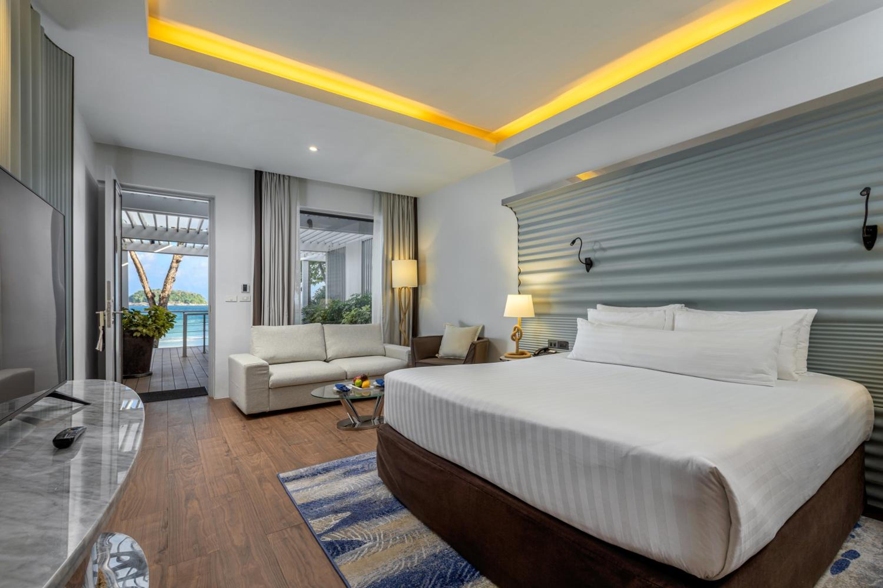 Suite, Queen Bed, Ocean View