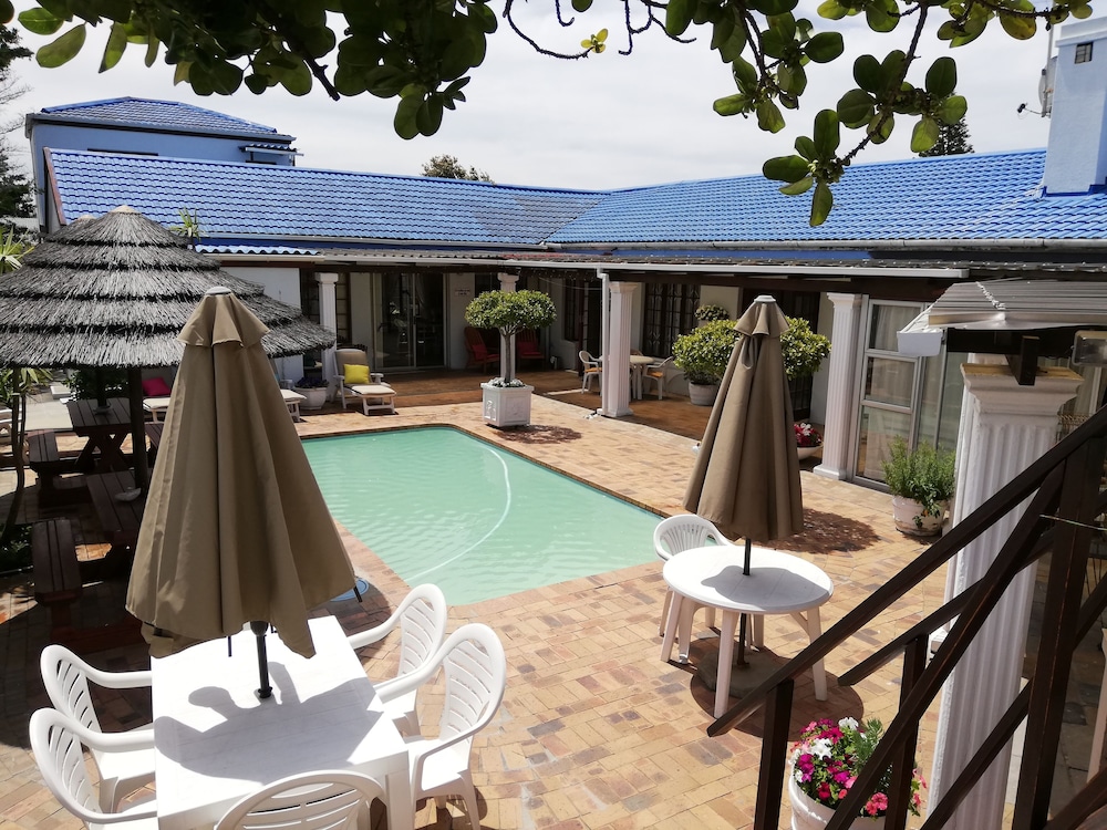 Blouberg Dolphin Inn 68/72