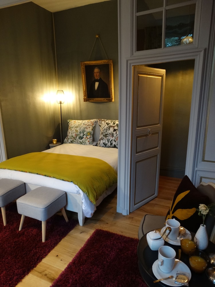 1 BEDROOM, DOUBLE BED