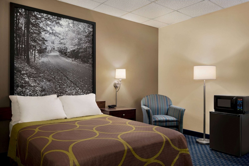 Super 8 By Wyndham Liverpool Syracuse North Airport 7/24