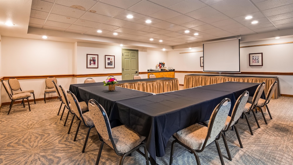 Best Western Plus Edmonds Harbor Inn 38/40
