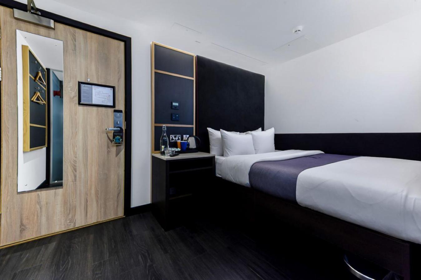 Inner, Z, Queen Bed, No Window, Accessible