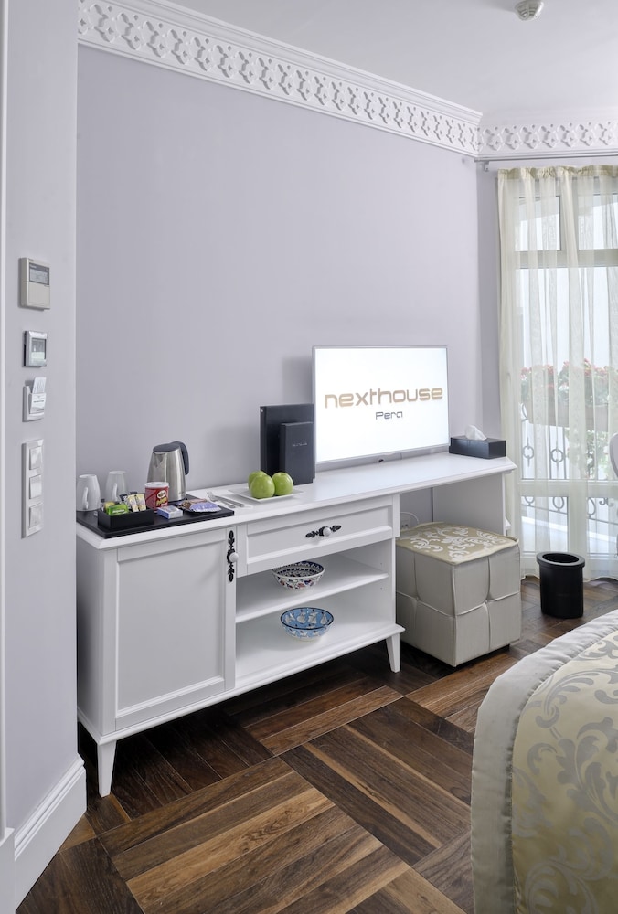 Nexthouse Pera 38/42
