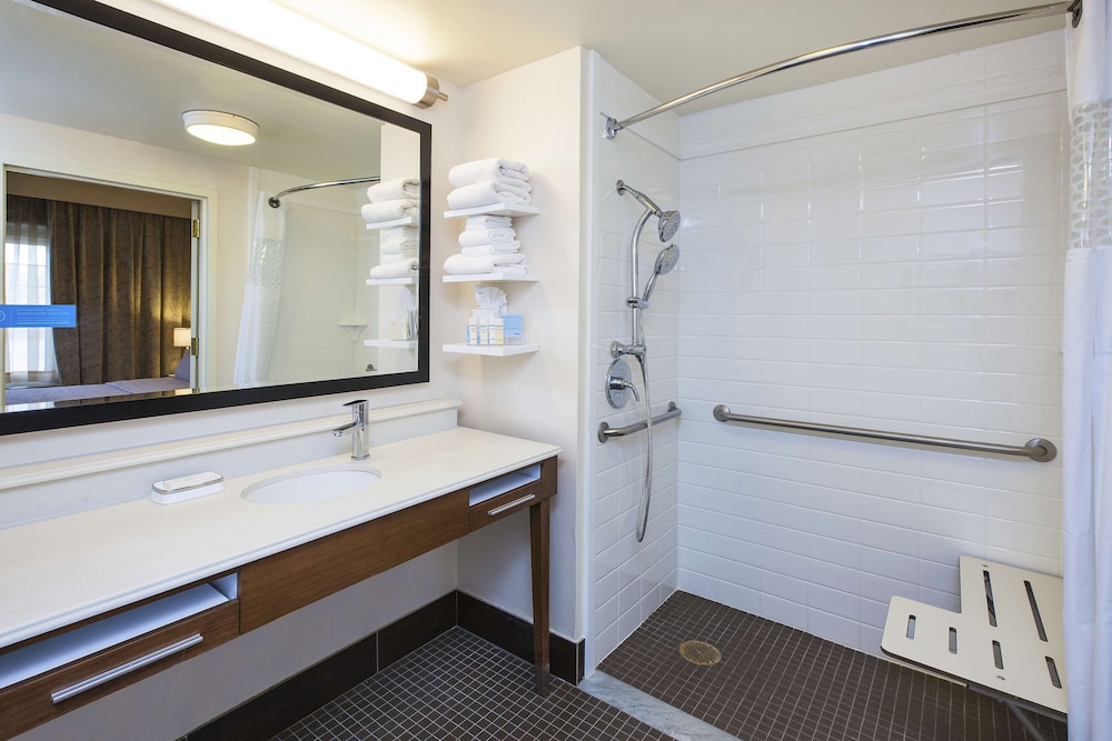 Hampton Inn Suites Providencew 24/42