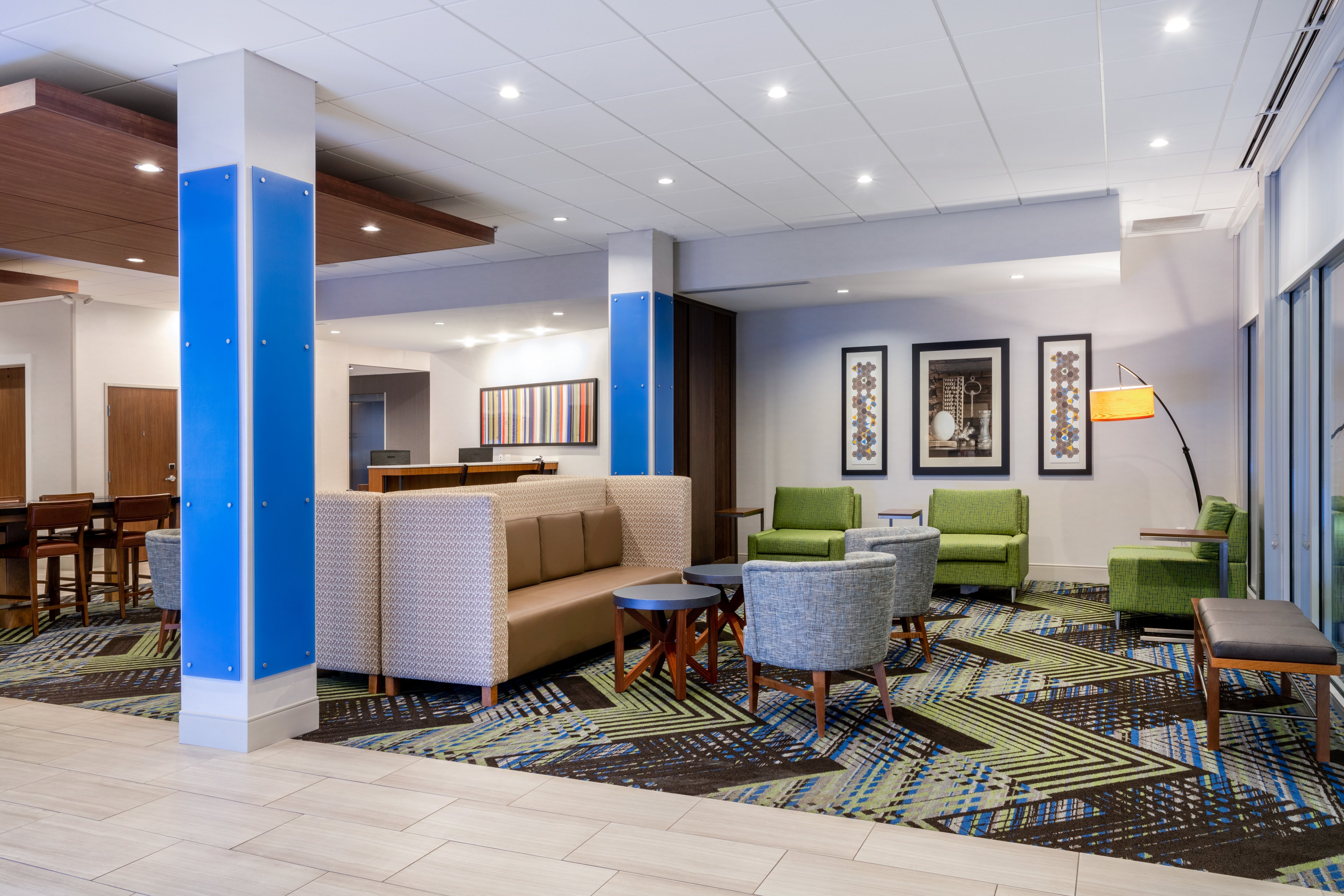 Holiday Inn Express Suites Colorado Springs South I 25 37/55