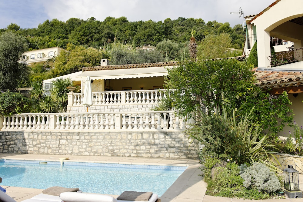Hotel La Grande Bastide 2/75