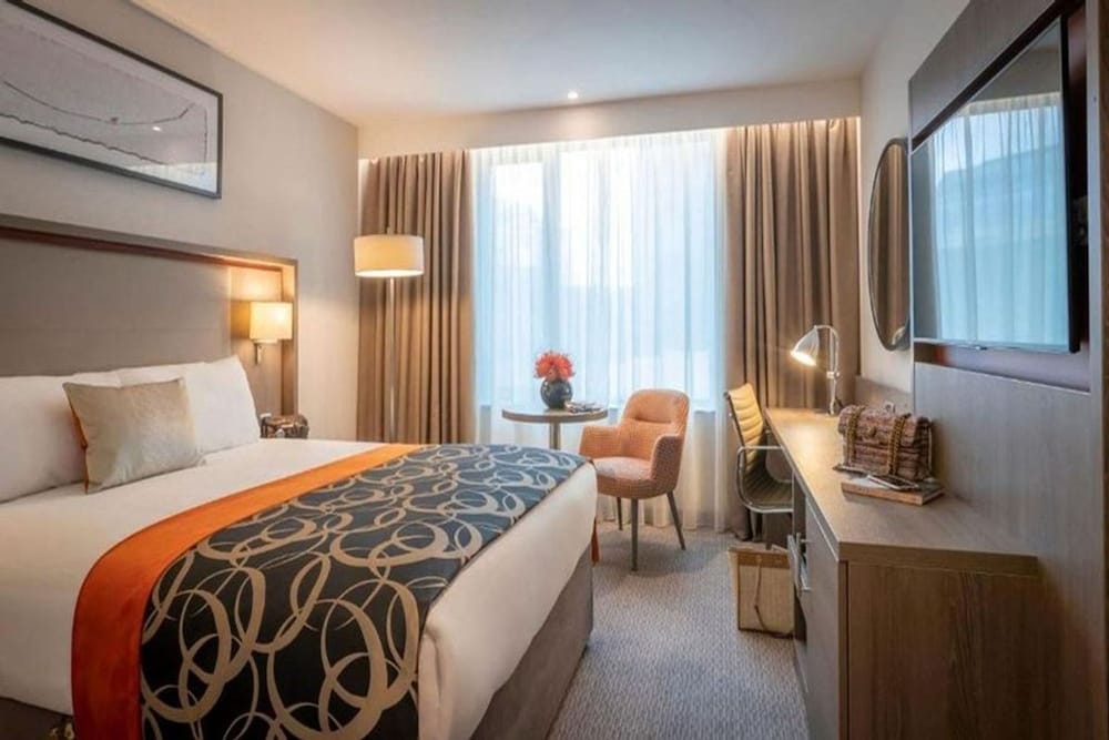 STANDARD, KING BED