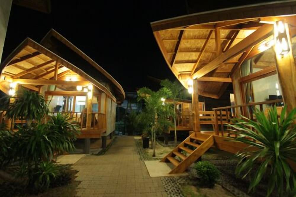 Tique Series Boutique Resort 23/33