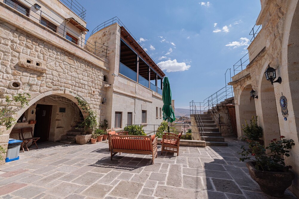 Canyon Cave Hotel 58/69