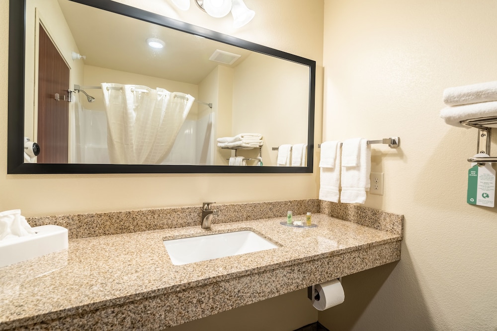 جناح استوديو بسريرين كوين مع أريكة، Cobblestone Hotel & Suites - Newport 7/7