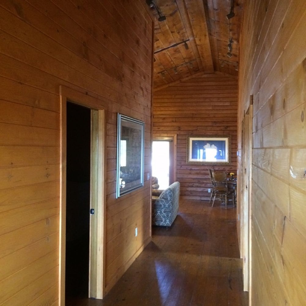 The Smokehouse Lodge and Cabins 41/75