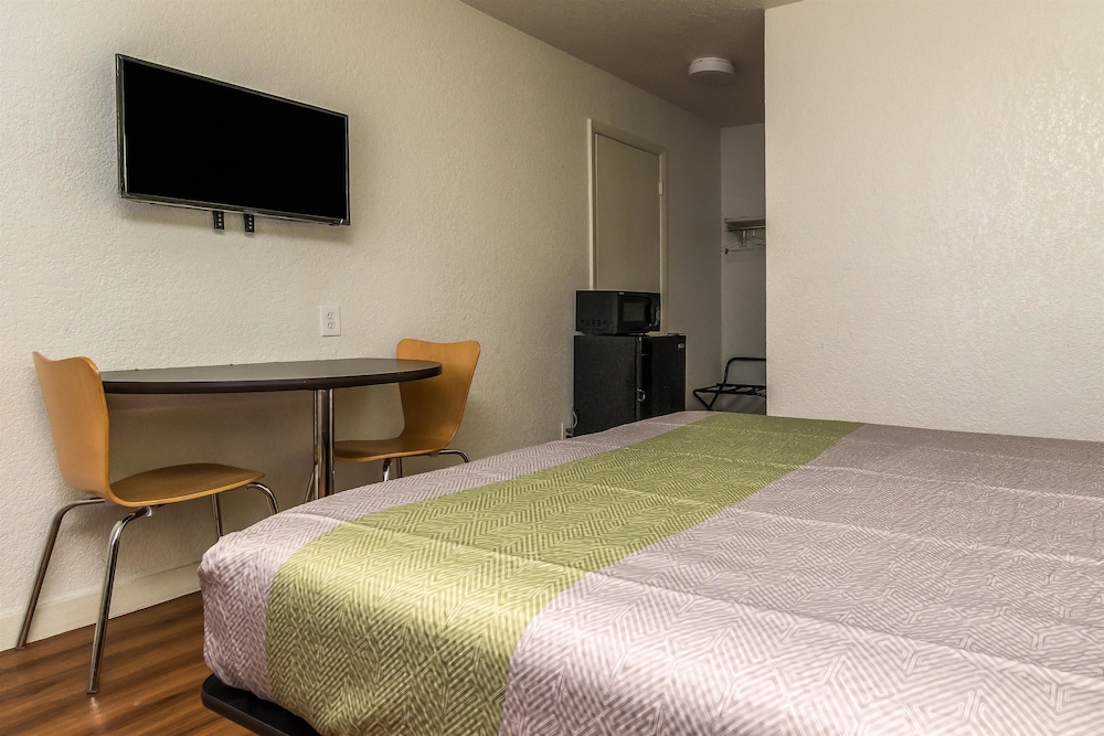 Motel6 Fort Worth, TX - North 18/33