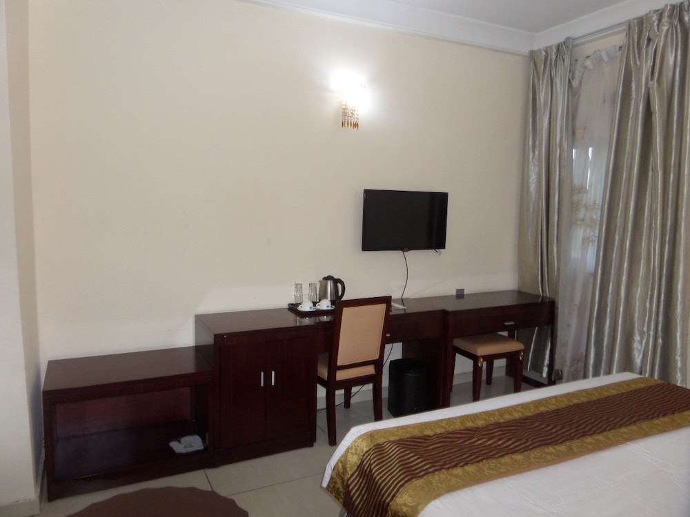 Barcelona Hotels Abuja 46/50