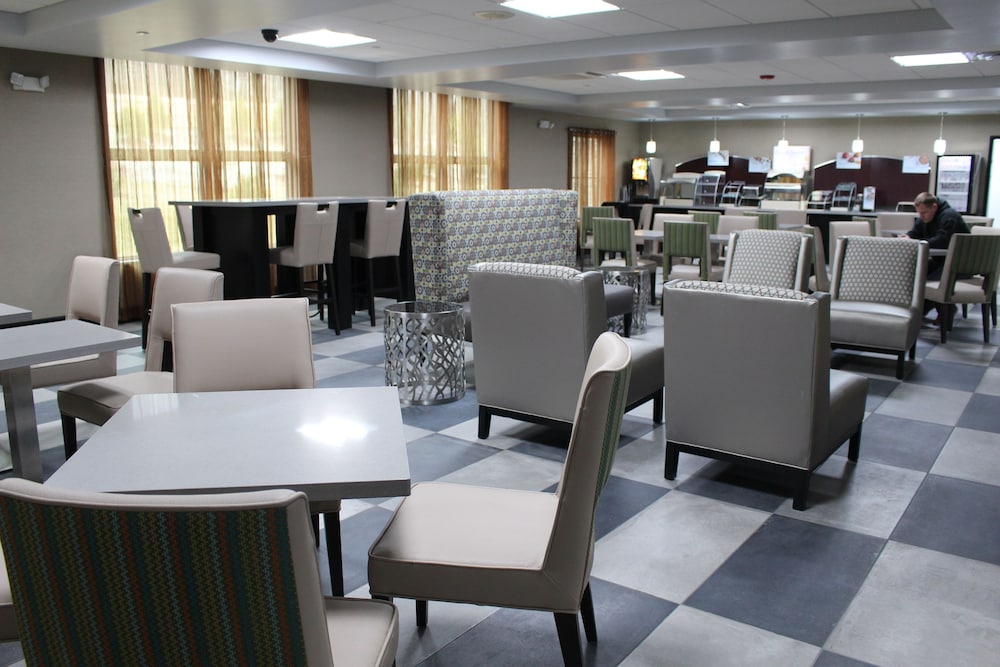 Holiday Inn Express Suites Shawnee Kansas City West 56/67