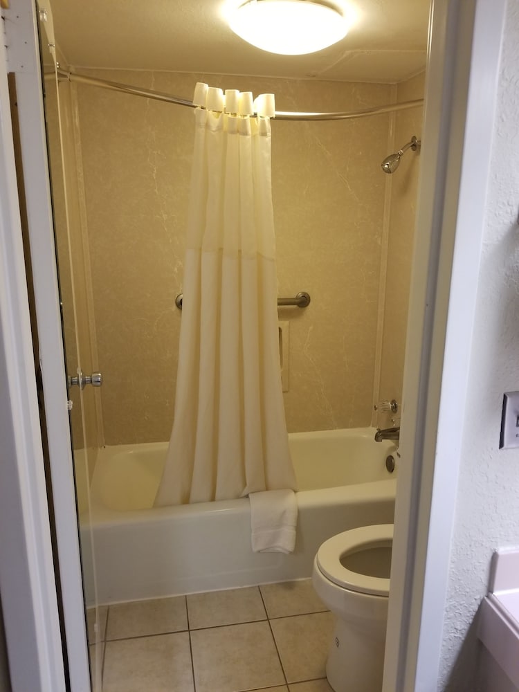 Super 8 By Wyndham Longview/North 15/42
