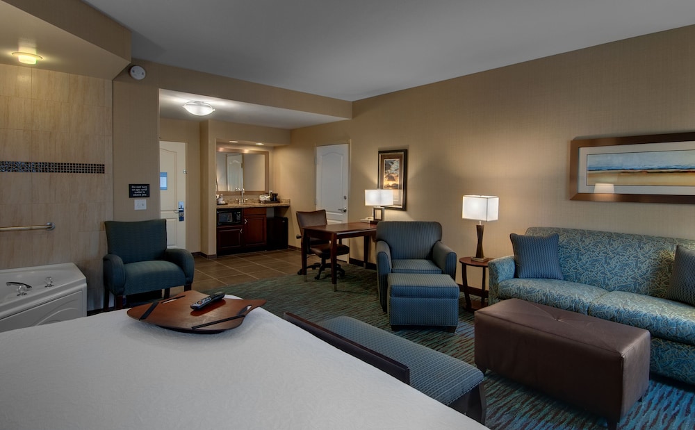 Hampton Inn Suites Agoura Hill 30/46