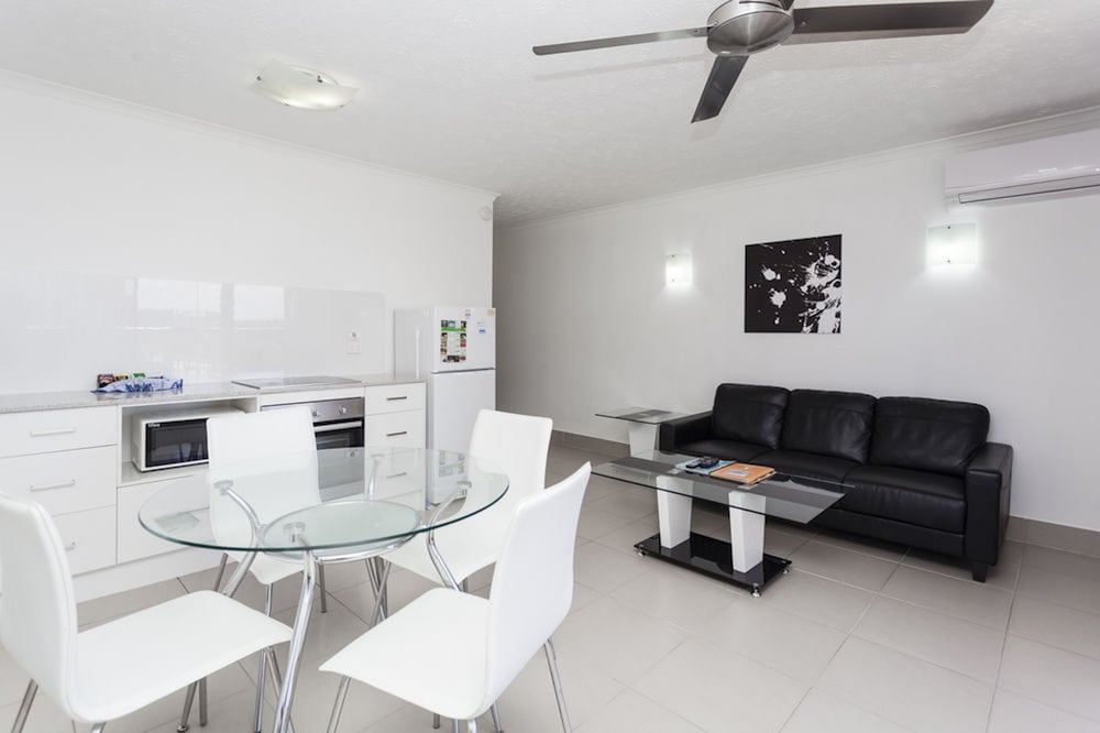 BEST WESTERN BROADBEACH TRAVEL INN APARTMENTS 33/70
