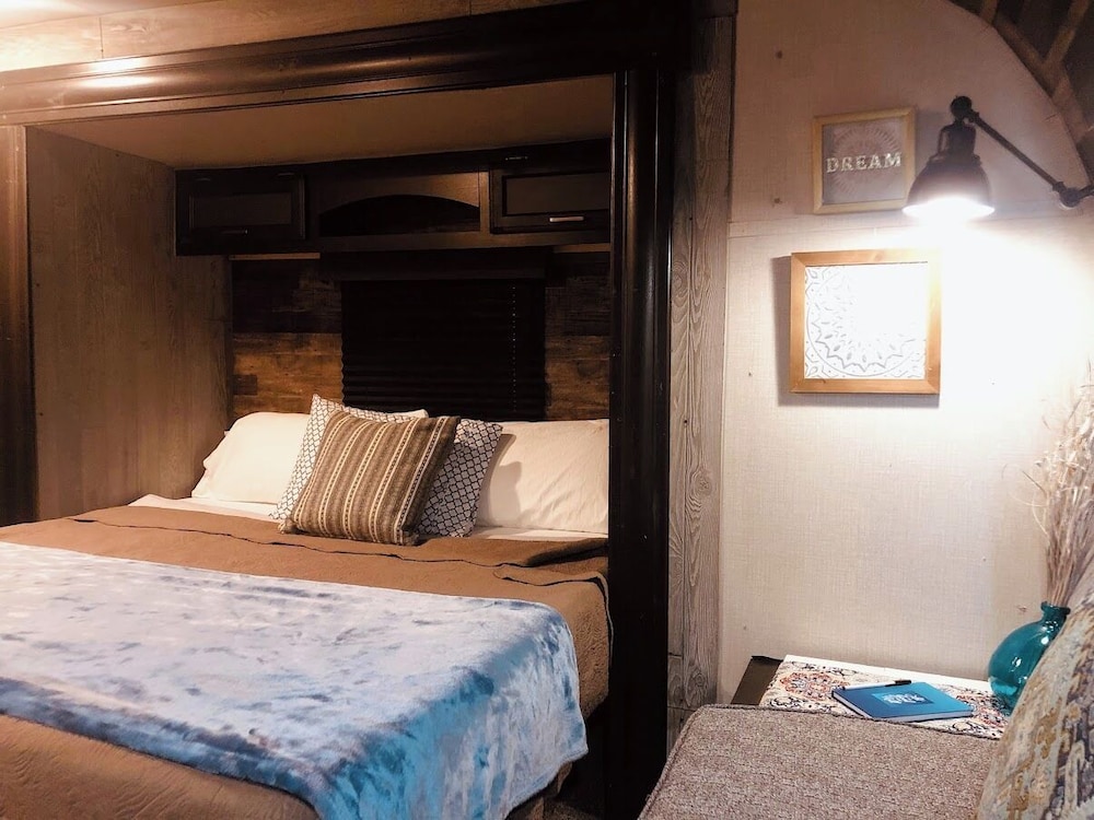 1 Bedroom, Mobile Home, Deluxe, King and Queen Bed
