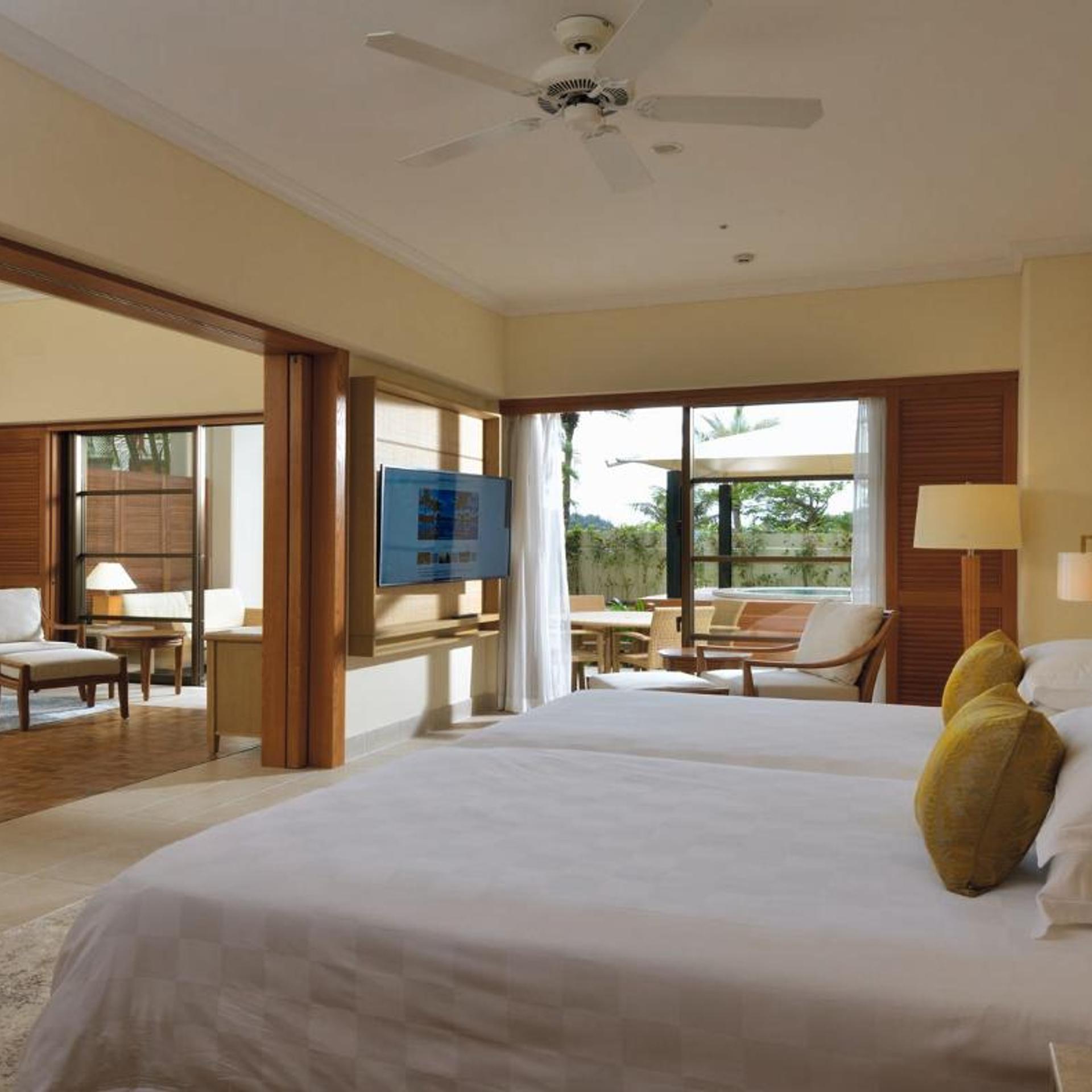 Gazebo, Suite, Lounge Access