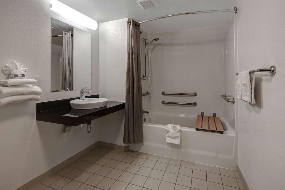 غرفة ديلوكس بسريرين كوين، Motel6 Lakeville, MN - South - Lakeville 5/5