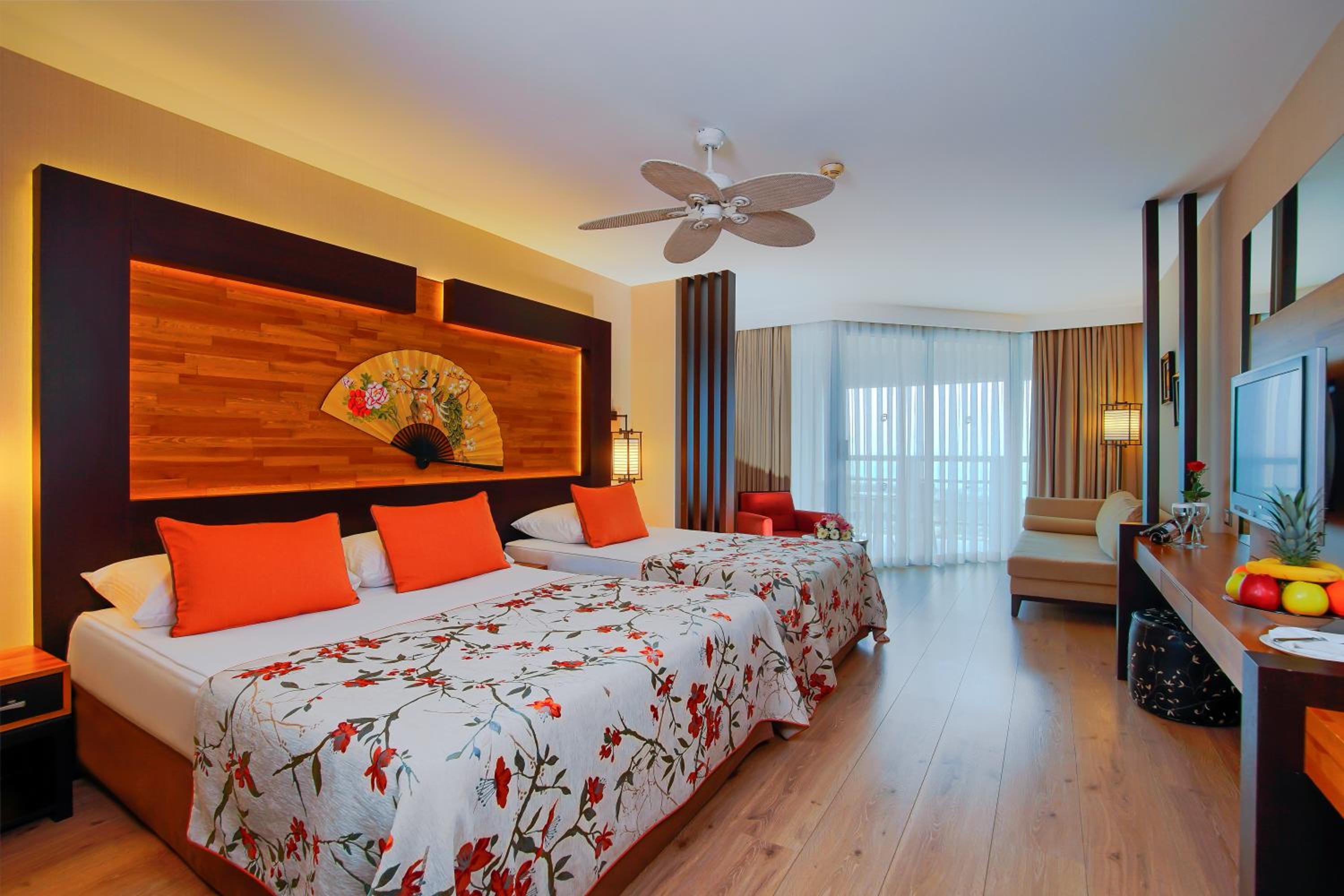 غرفة ديلوكس ثلاثية بإطلالة على البحر، Limak Lara De Luxe Hotel and Resort 3/7