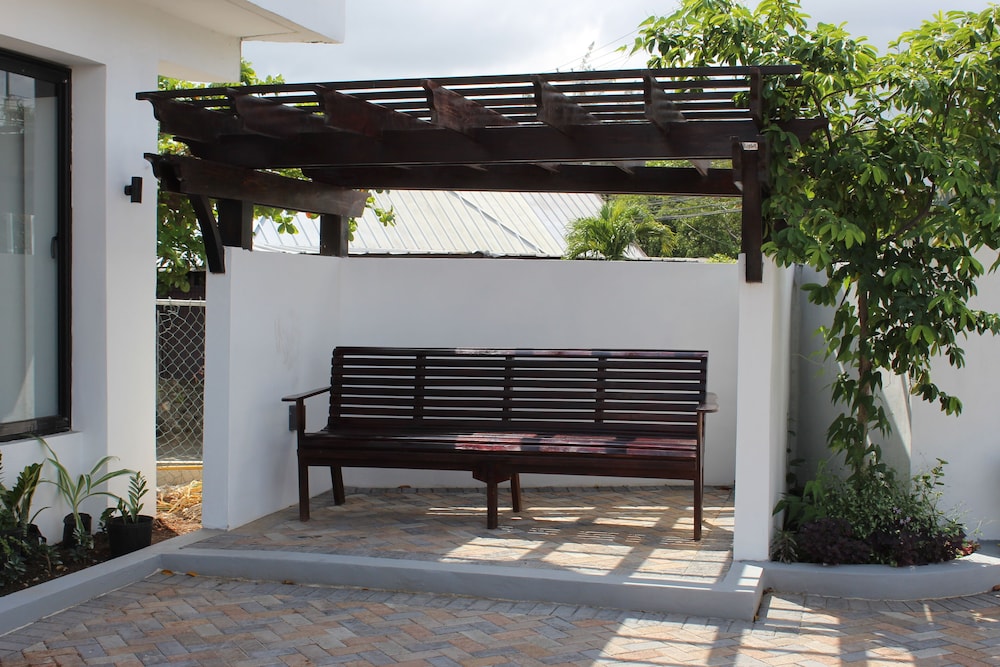 Sago Palm Hotel 62/68