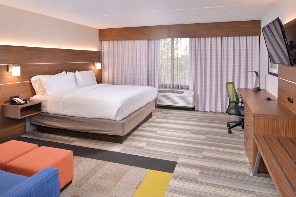 Holiday Inn Express Hotel and Suites Indianapolis Downtown Convention Center Area 12/48