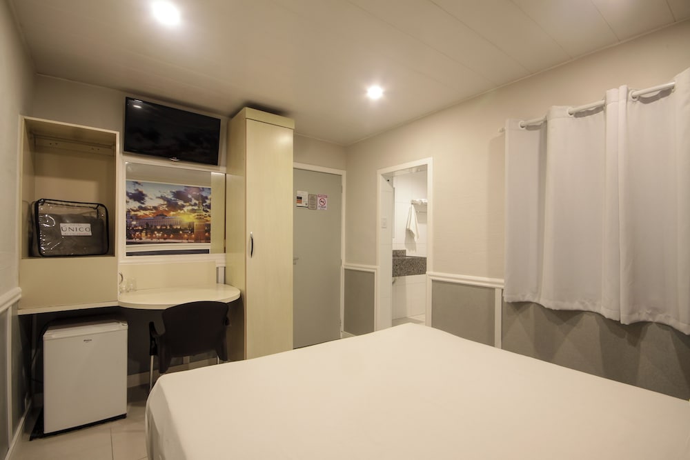 Calamares Hotel 12/49