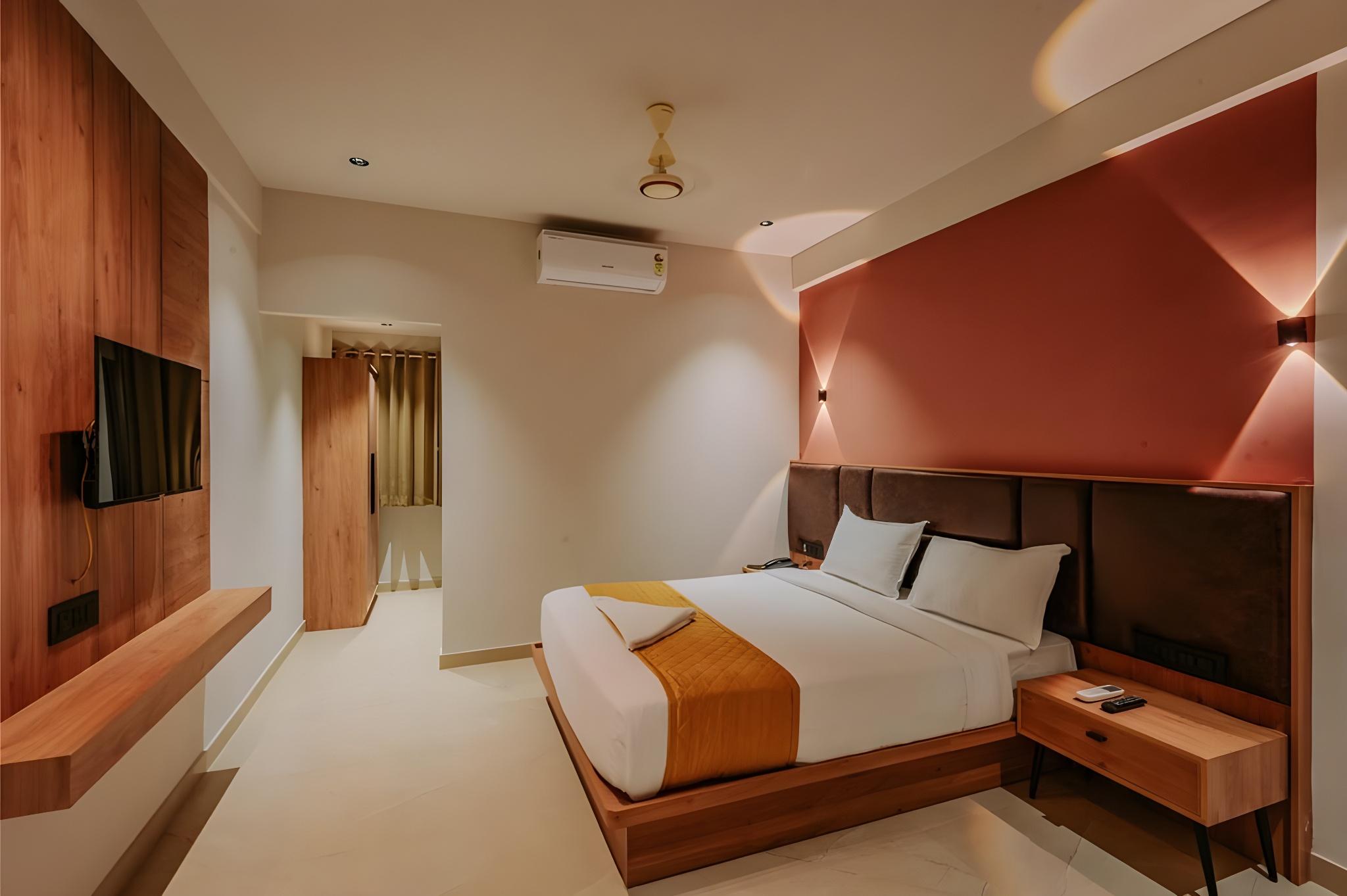 Super, Deluxe, Queen Bed
