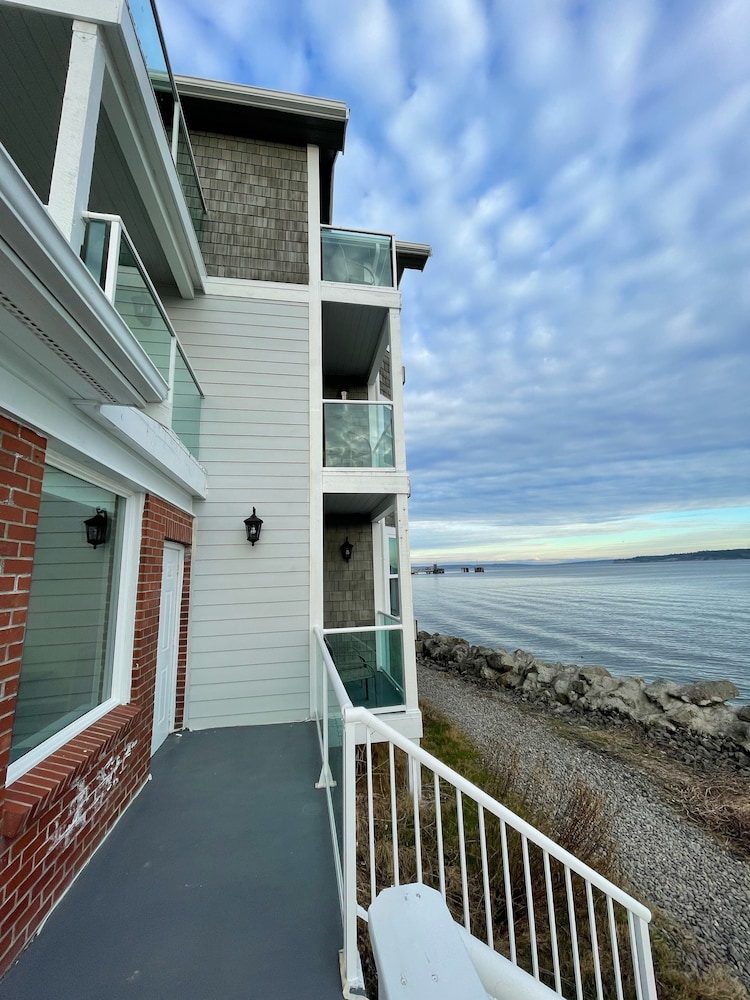 Tides Inn Suites 64/75