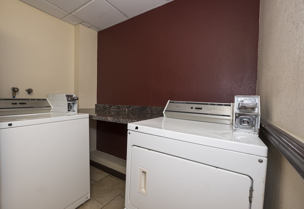 Red Roof Inn Plus Poughkeepsie 12/26