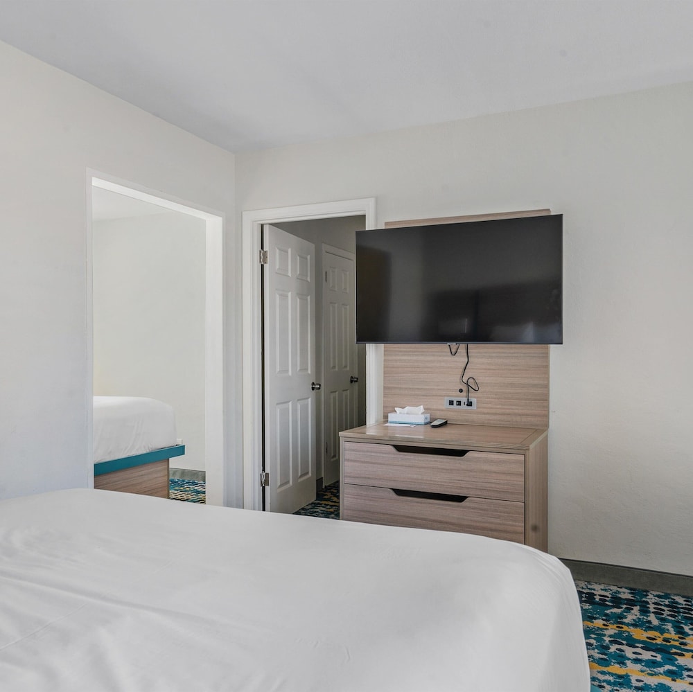 Pacific Shores Inn 14/56
