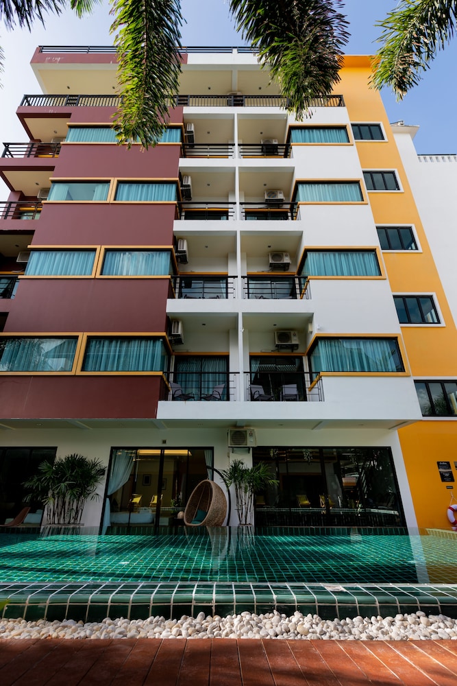 Buasri Boutique Patong 1/100