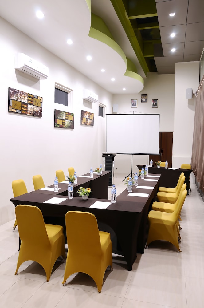 Biz Boulevard Hotel 21/21