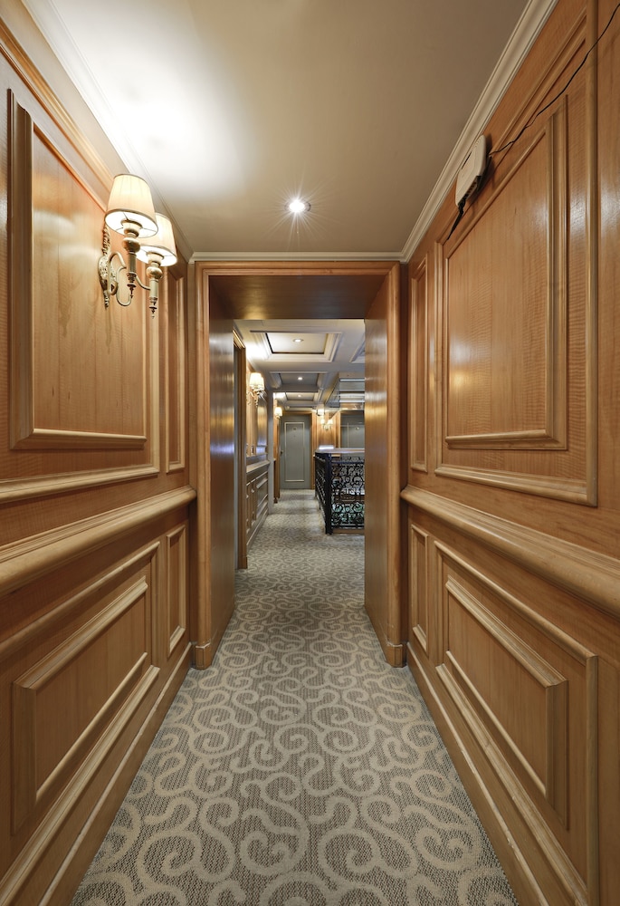 Forbes Hotel 18/20