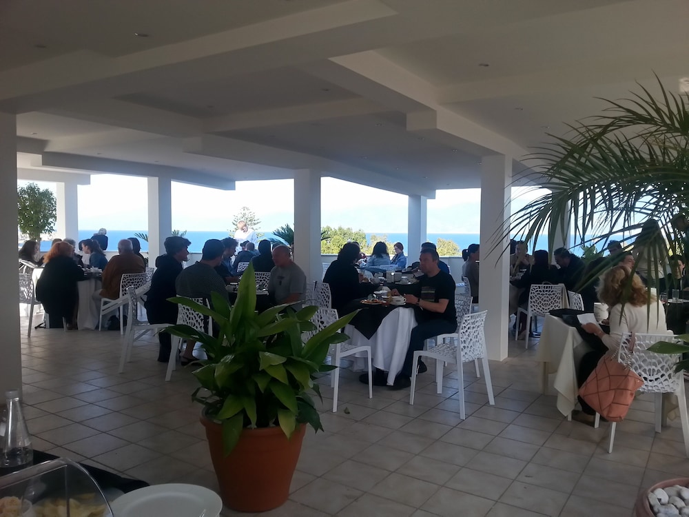 Lungomare Hotel 55/71